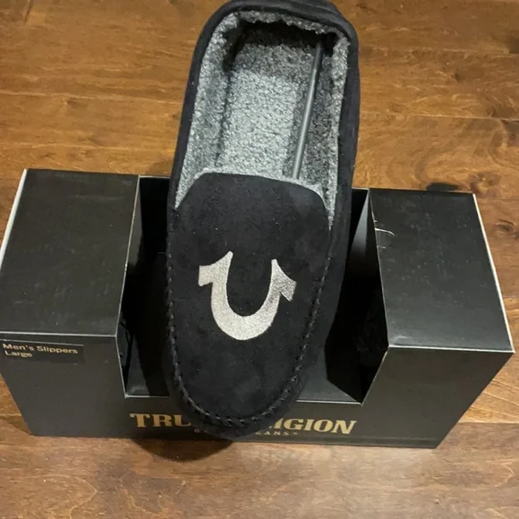 True Religion men’s slippers - Picture 2 of 4